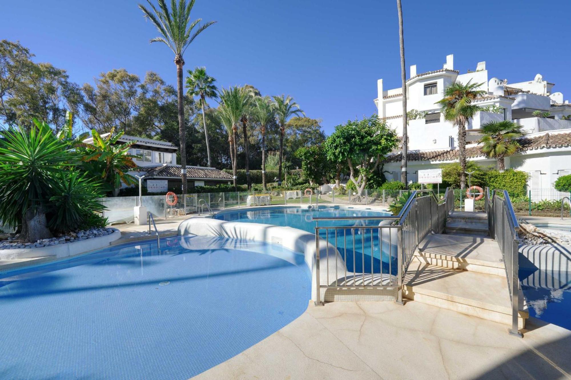 1104 First Line Beach Apartment Golden Beach Pool 马尔韦利亚 外观 照片